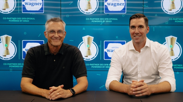 Original Wagner Pizza sponsert DFB-E-Pokal powered by Ergo - V.l.: Oliver Schoß, Head of Marketing bei Original Wagner Pizza, und Henning Wegter, Director Partnerships & Sales der DFB GmbH & Co. KG - Quelle: Mbella Ngom/DFB